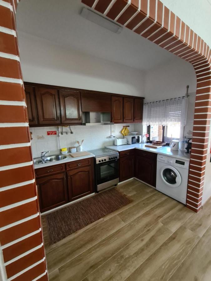 Gomes & Fortunato House Casais Brancos エクステリア 写真