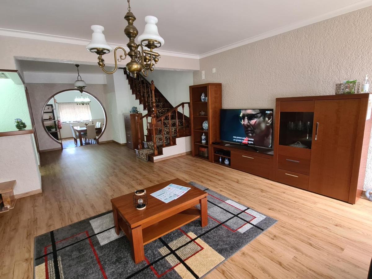 Gomes & Fortunato House Casais Brancos エクステリア 写真
